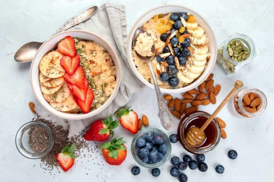 بعض السناكات المفيدة للرياضيين مثل الشوفان والعسل او المكسرات وغيرها من السناكات